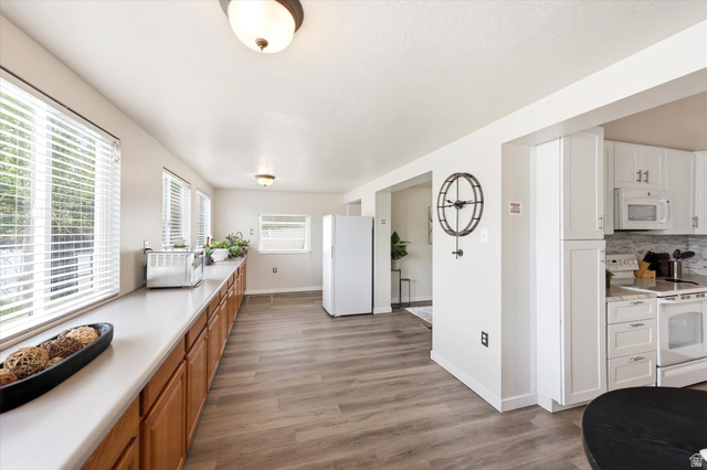 215 Carol Way Midvale, UT 84047 - Photo 12 of 30 Long kitchen buffett counter top with ample cabinet space.