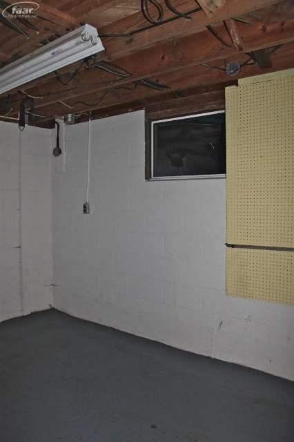 6114 East Potter Road Burton, MI 48509 - Photo 24 of 29 20416767-23.JPG
