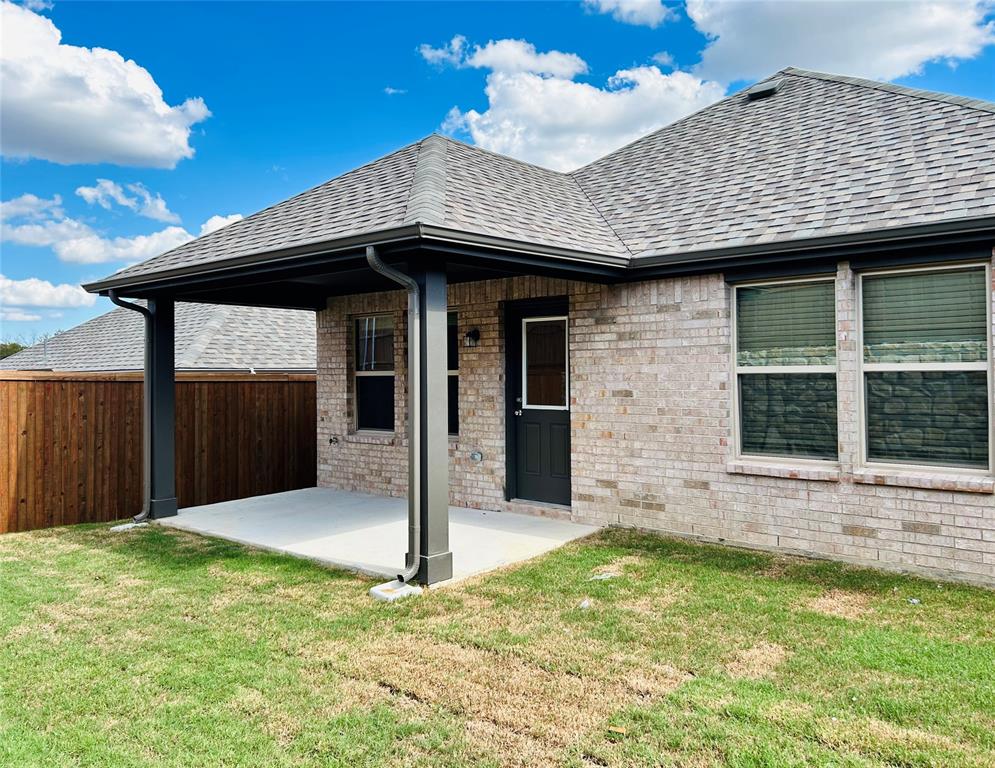 2505 McNally Drive Mesquite, TX 75181 - Photo 5 of 28 a backyard of a house