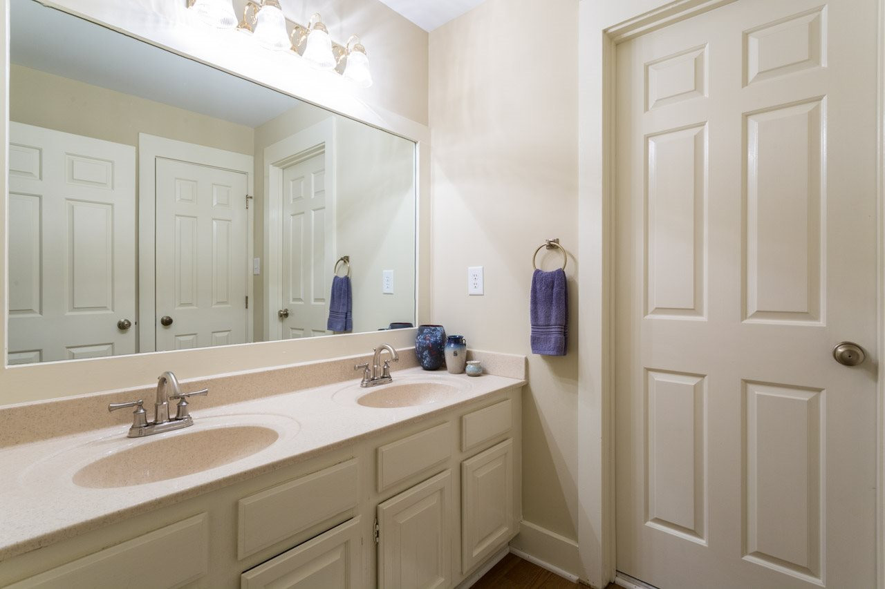 1723 Falls Church Road Raleigh, NC 27609 - Photo 14 of 25 Owners En Suite Dual Vanity / Separate Shower /WC