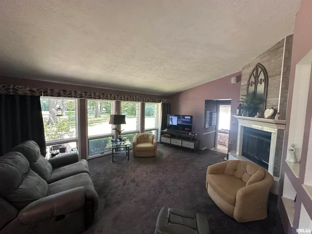 $377,000 | 2381 Logan Street, Murphysboro, IL 62966