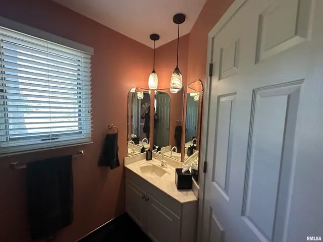 $377,000 | 2381 Logan Street, Murphysboro, IL 62966