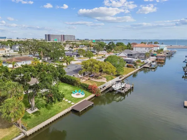 $4,995 | 3922 Fontainebleau Drive, Tampa, FL 33634
