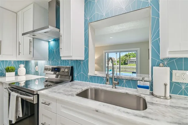 $5,500 | 3922 Fontainebleau Drive, Tampa, FL 33634