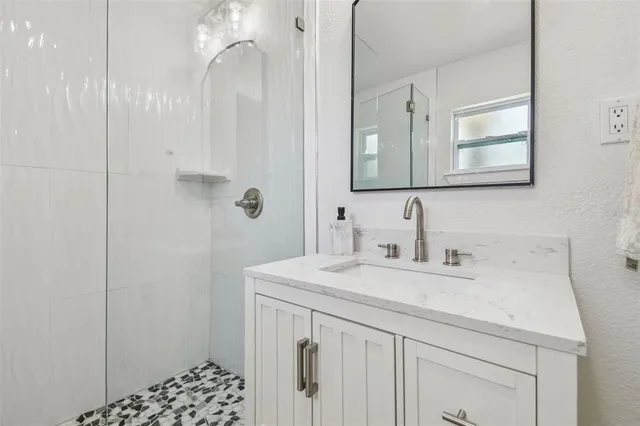 $5,500 | 3922 Fontainebleau Drive, Tampa, FL 33634