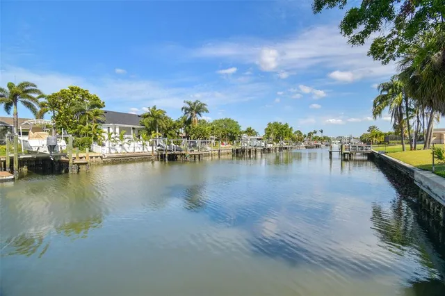 $5,500 | 3922 Fontainebleau Drive, Tampa, FL 33634