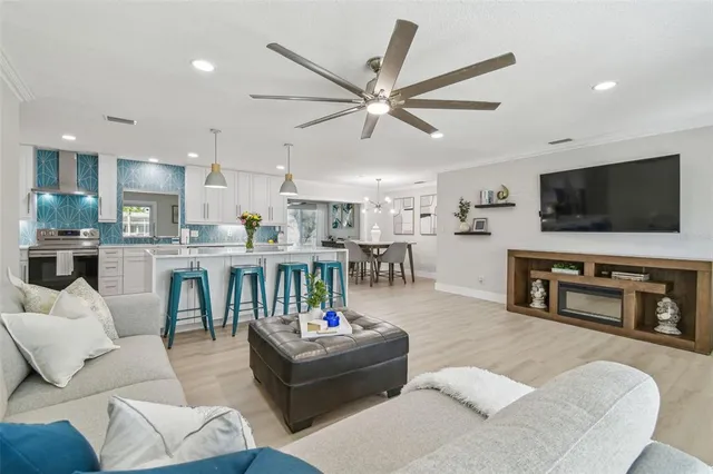 $5,500 | 3922 Fontainebleau Drive, Tampa, FL 33634