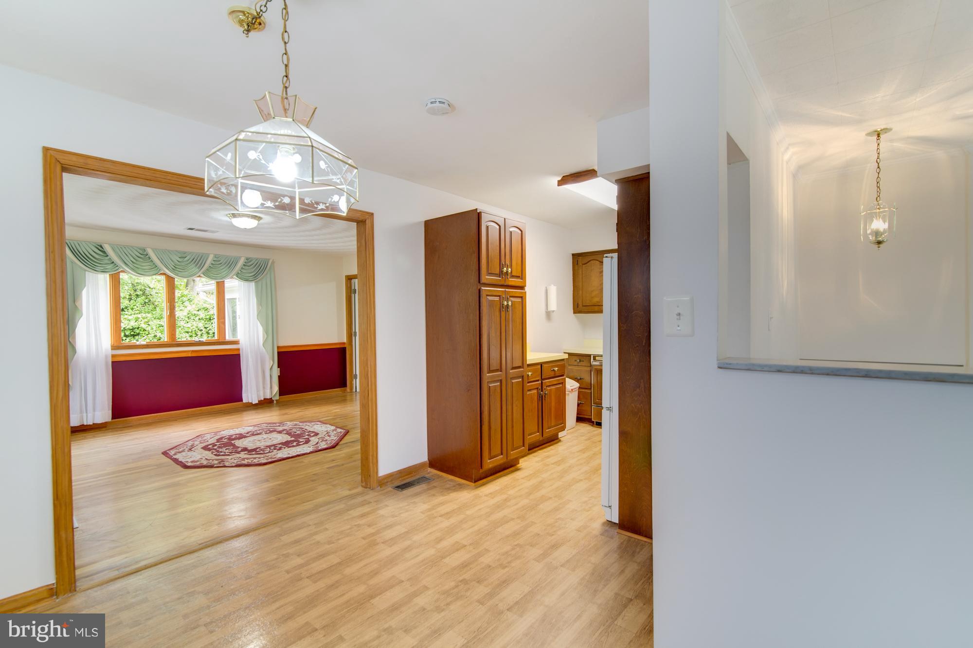 1867 Griffith Road Falls Church, VA 22043 - Photo 5 of 23 Kit w/ breakfast nook