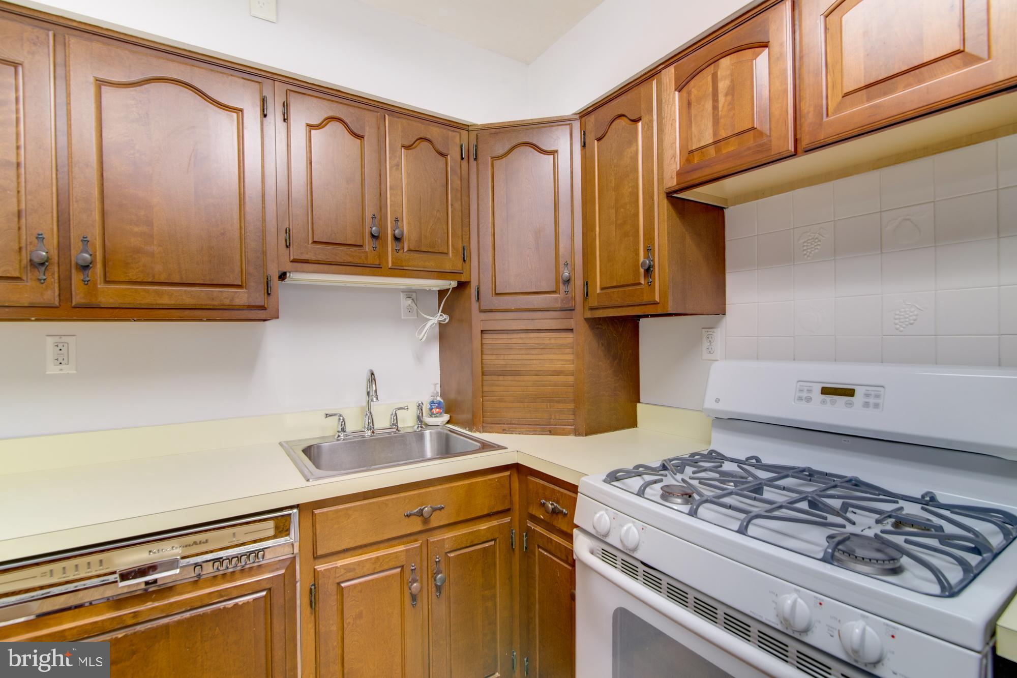 1867 Griffith Road Falls Church, VA 22043 - Photo 6 of 23 Kitchen