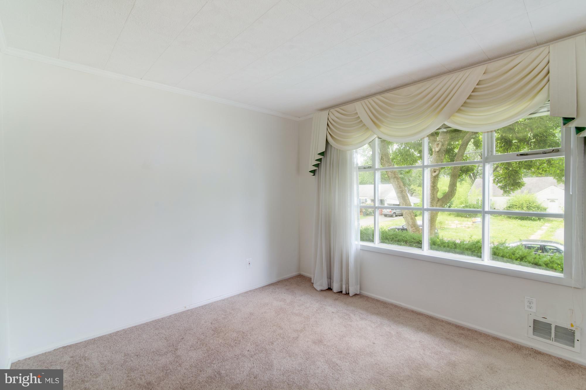 1867 Griffith Road Falls Church, VA 22043 - Photo 9 of 23 Living Room