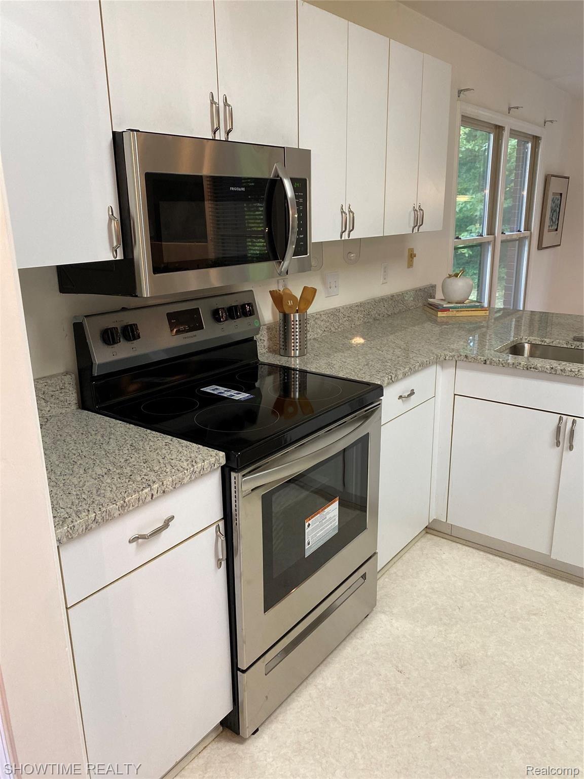 1190 Bluebird Drive Rochester, MI 48307 - Photo 18 of 31 24299687-2CC7-4FEC-81CD-E1417C5E3E02.jpeg
