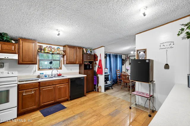 a bedroom with bed and a mirror