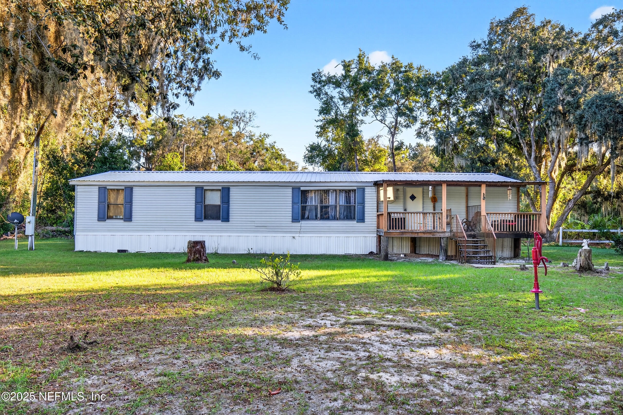 133 Rainbow Road Crescent City, FL 32112 - Photo 4 of 31 a view of a house with a swimming pool and a big yard