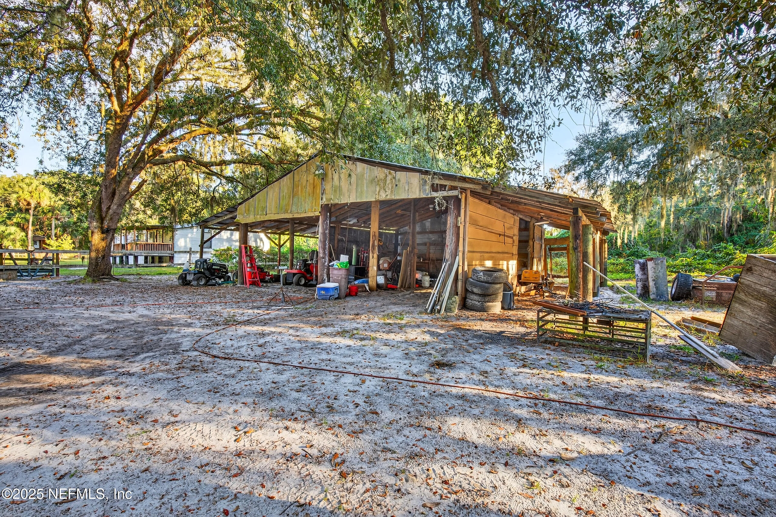 133 Rainbow Road Crescent City, FL 32112 - Photo 5 of 31 a view of a house with backyard and sitting area