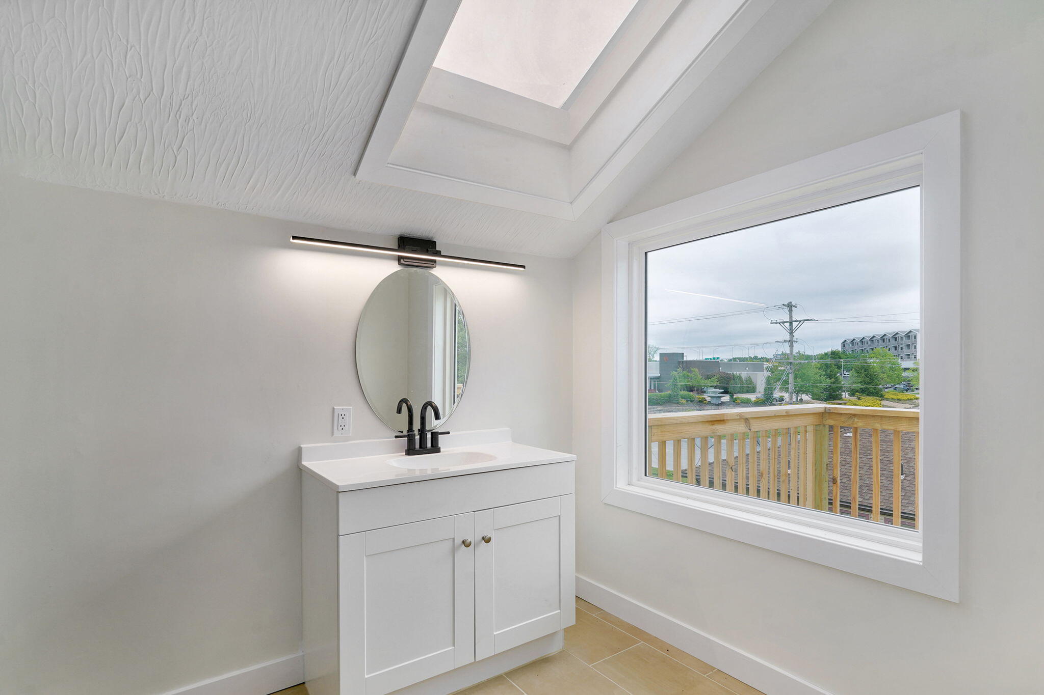 2021 East Lark Street Springfield, MO 65804 - Photo 23 of 43 loft bathroom