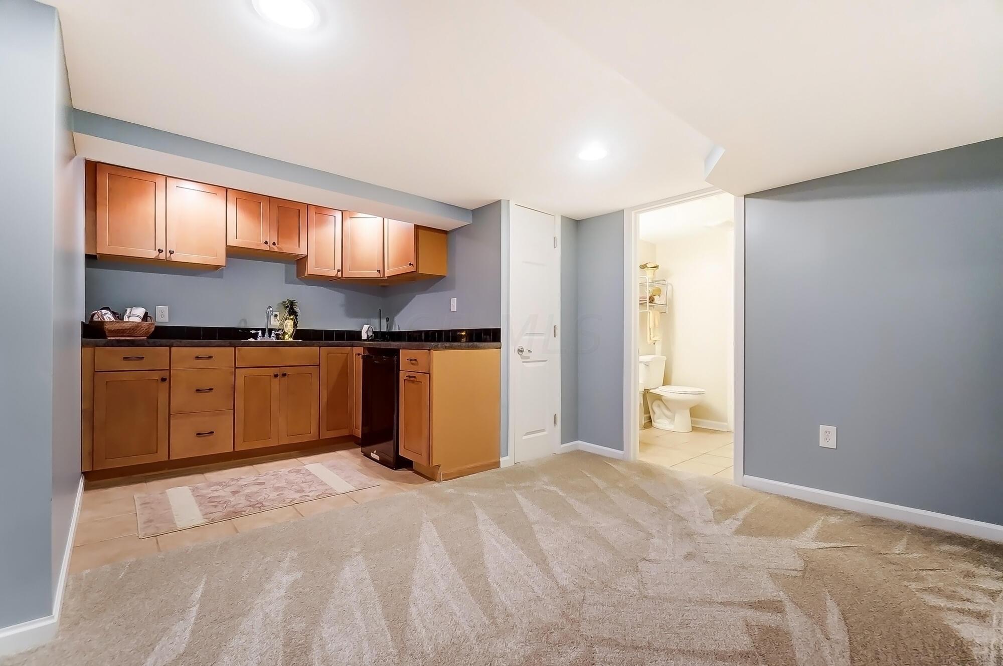 1200 Windham Road Columbus, OH 43220 - Photo 62 of 84 064