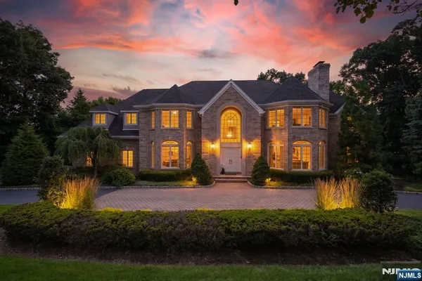 $2,390,000 | 817 Peach Tree Lane, Franklin Lakes, NJ 07417