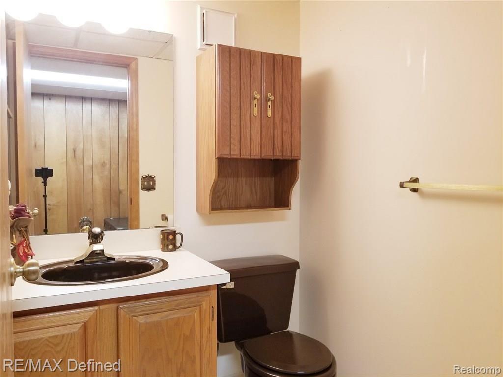 15340 Roxbury Circle, Unit 72 Macomb, MI 48044 - Photo 9 of 26 20171106_103756.jpg