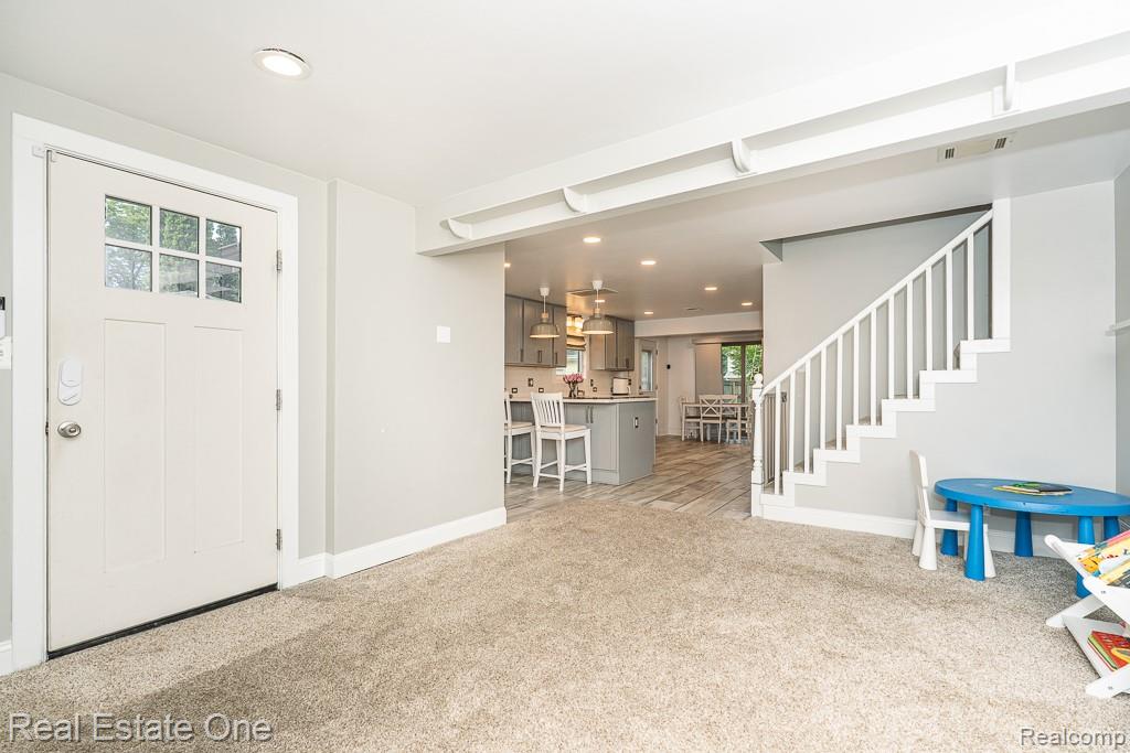 2460 Emmons Avenue Rochester Hills, MI 48307 - Photo 2 of 45