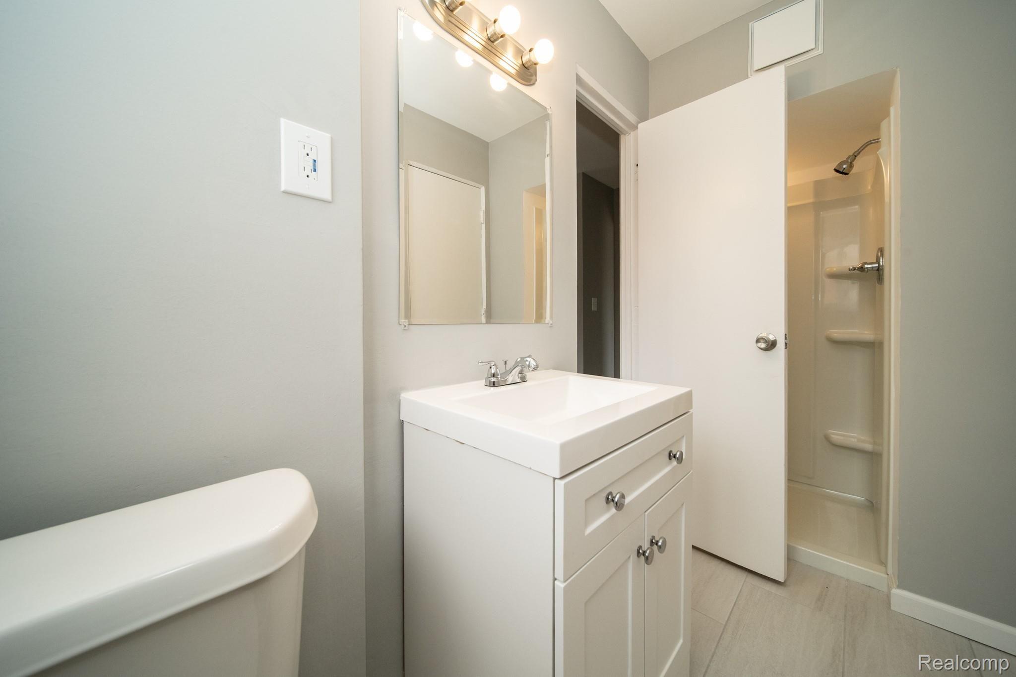 14141 Inkster Road Livonia, MI 48154 - Photo 38 of 57 DSC03228.jpg