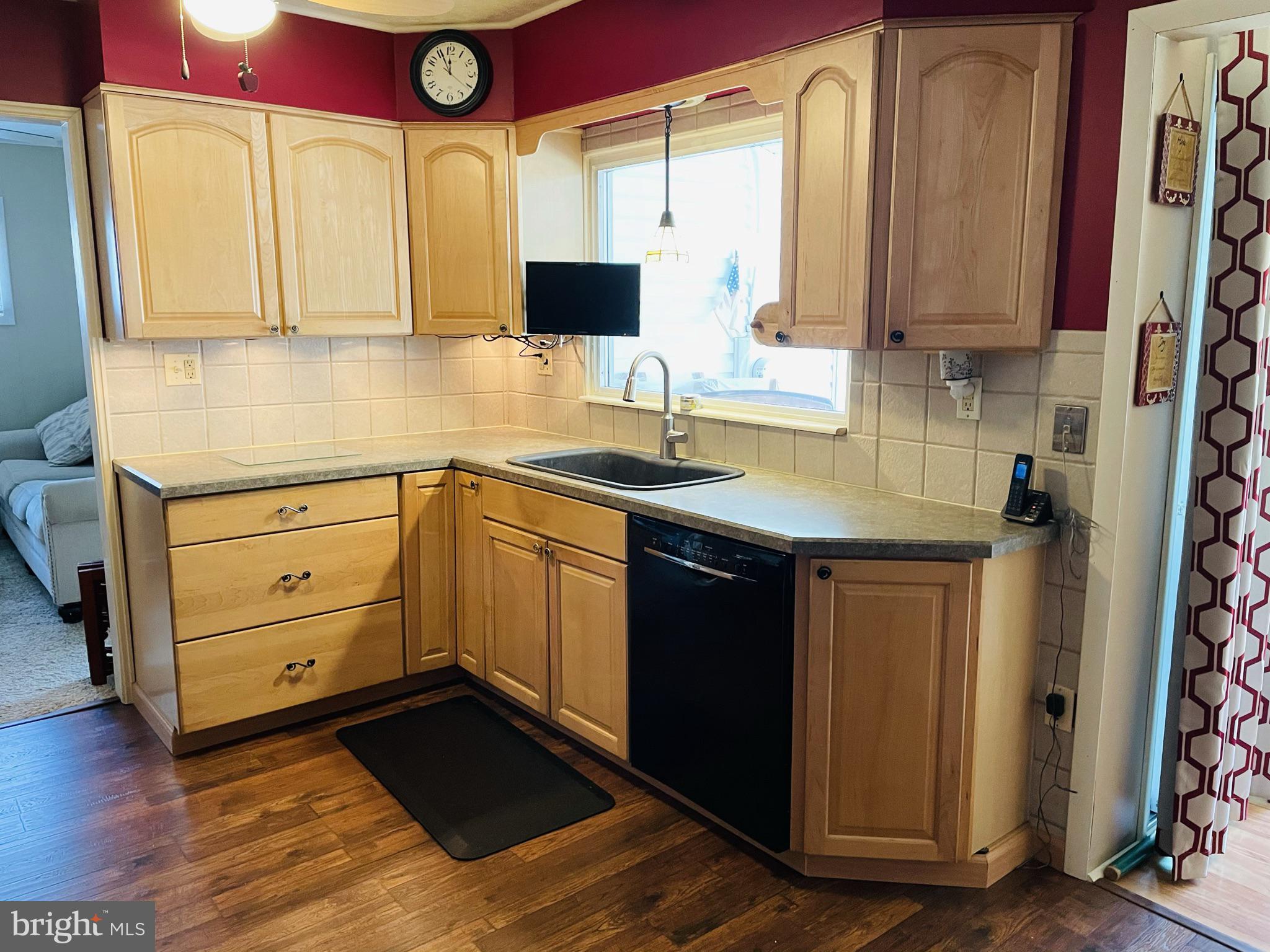 58 Turf Road Levittown, PA 19056 - Photo 3 of 22