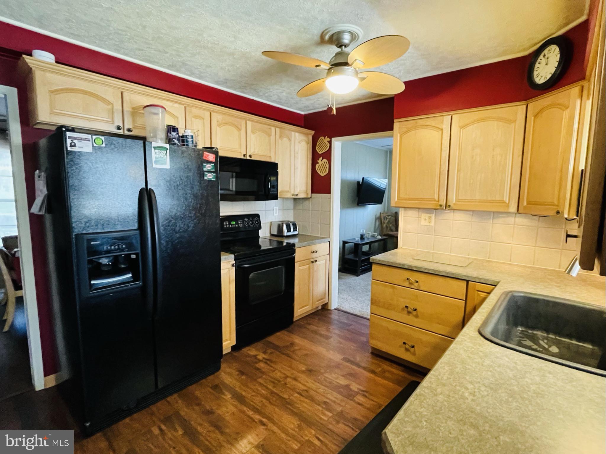 58 Turf Road Levittown, PA 19056 - Photo 4 of 22