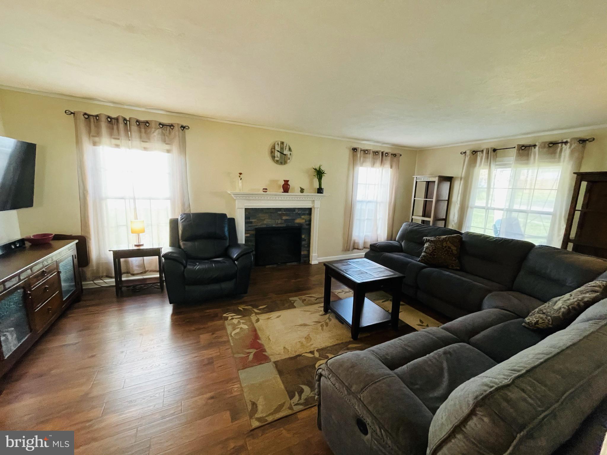 58 Turf Road Levittown, PA 19056 - Photo 7 of 22