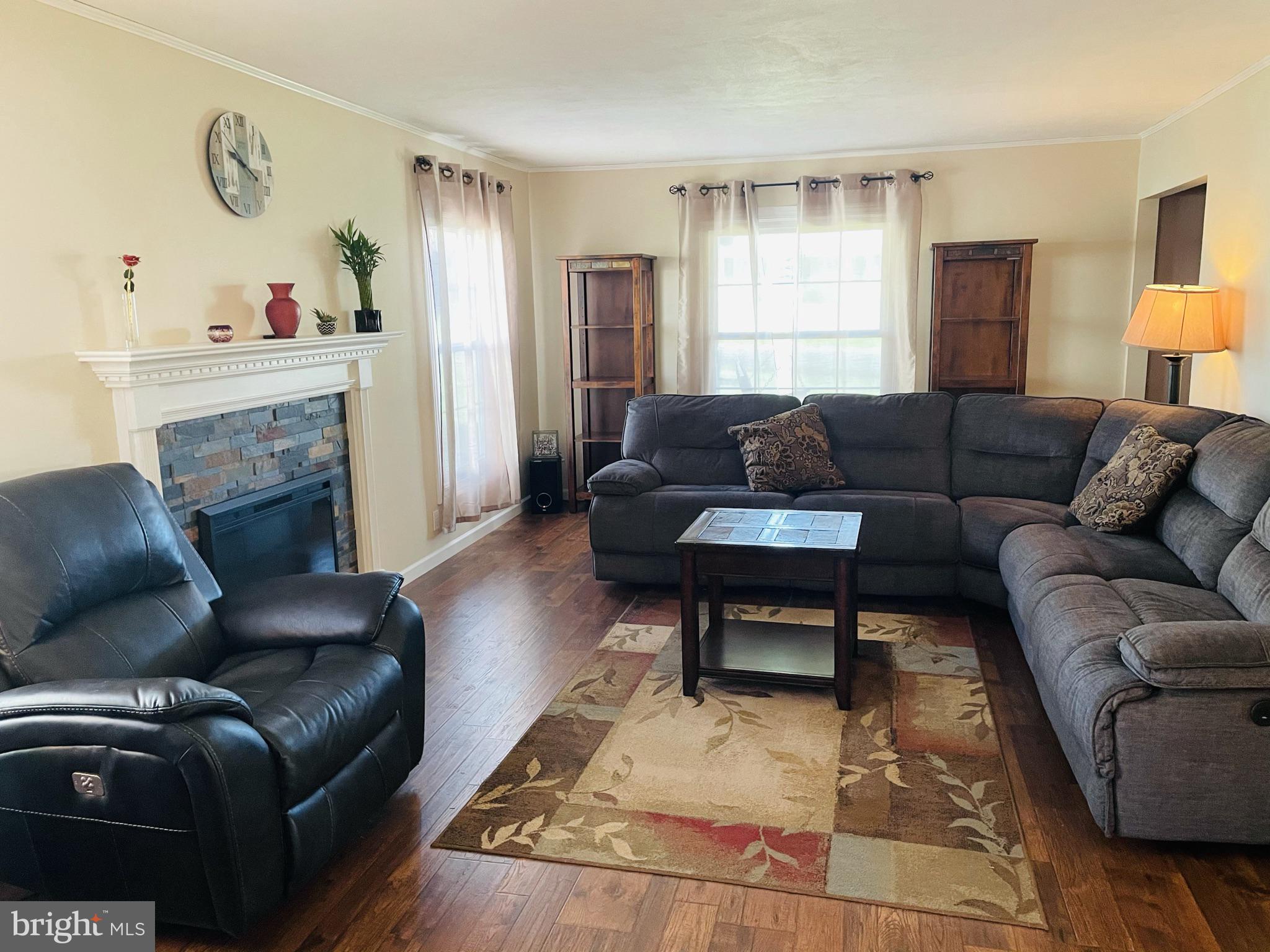 58 Turf Road Levittown, PA 19056 - Photo 8 of 22