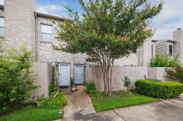 $175,000 | 2898 Holly Hall Street, Unit 2898, Houston, TX 77054