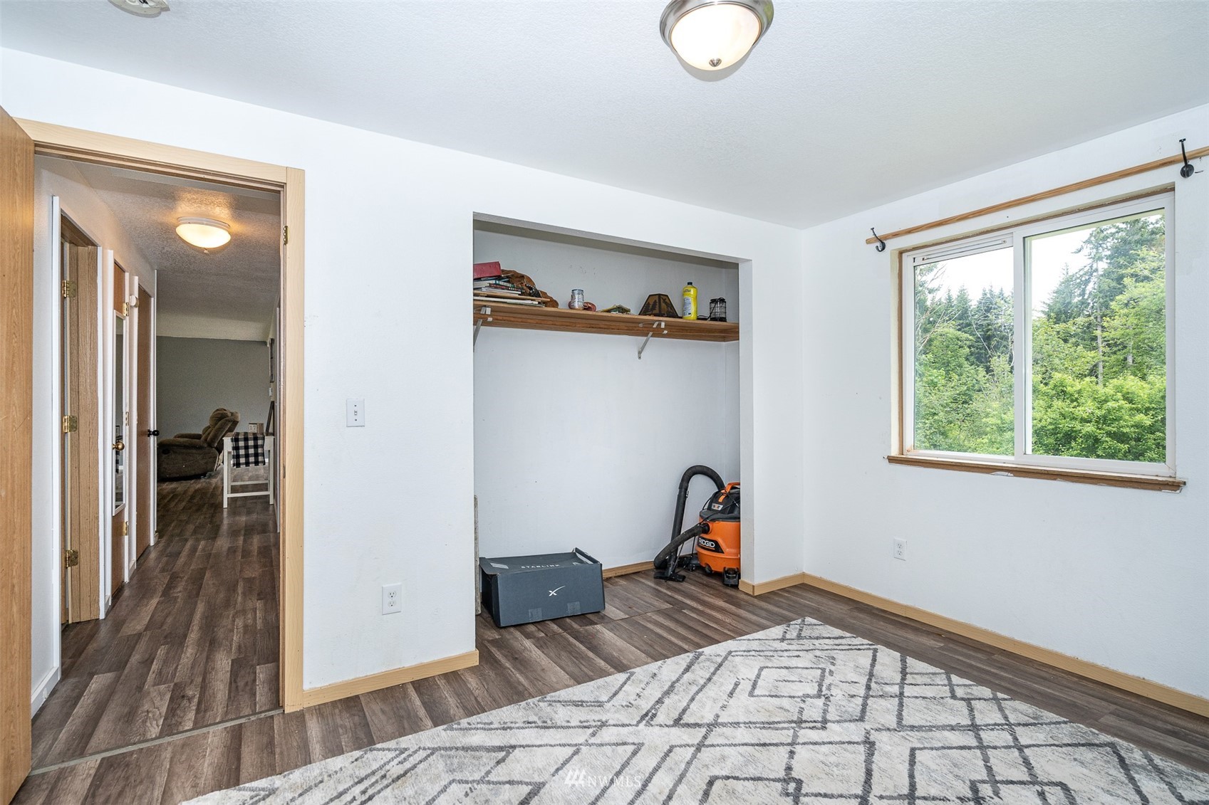 181 Crego Ridge Road Chehalis, WA 98532 - Photo 14 of 33 a view of a bedroom with furniture and window