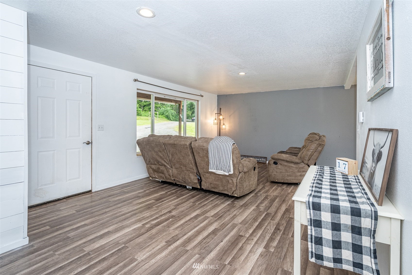 181 Crego Ridge Road Chehalis, WA 98532 - Photo 15 of 33 a living room with furniture and a wooden floor