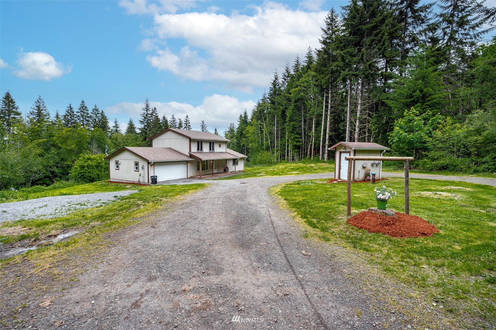 181 Crego Ridge Road Chehalis, WA 98532 - Photo 25 of 33 a front view of a house with garden