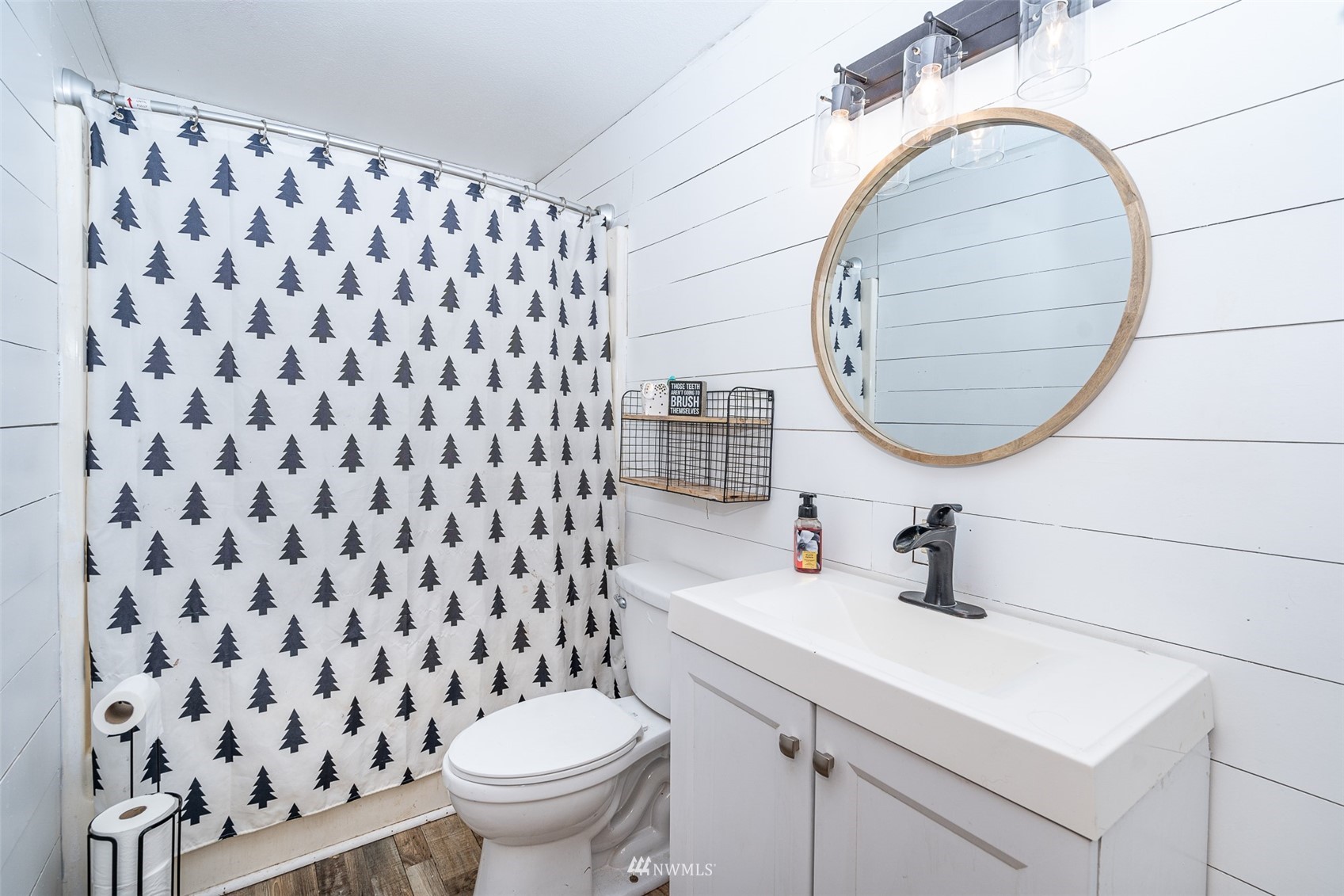 181 Crego Ridge Road Chehalis, WA 98532 - Photo 10 of 33 a bathroom with a sink toilet and a mirror