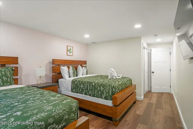 $2,075,000 | 245 South Lake Drive, Lake Harmony, PA 18624