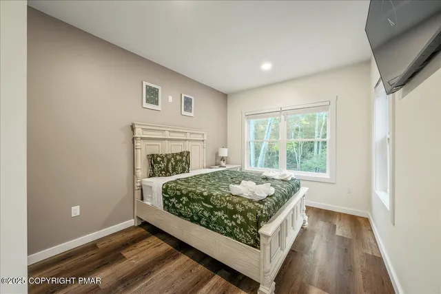 $2,075,000 | 245 South Lake Drive, Lake Harmony, PA 18624