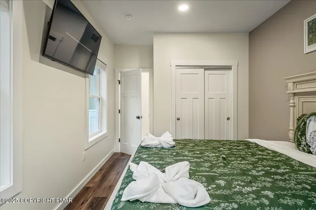 $2,075,000 | 245 South Lake Drive, Lake Harmony, PA 18624