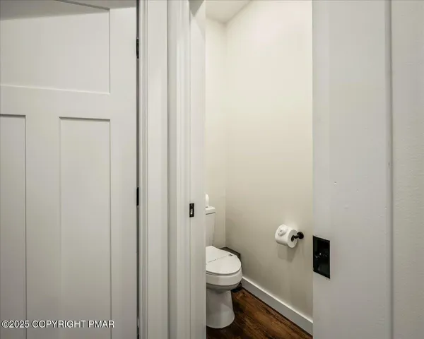 $2,075,000 | 245 South Lake Drive, Lake Harmony, PA 18624