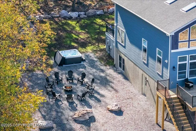 $2,075,000 | 245 South Lake Drive, Lake Harmony, PA 18624