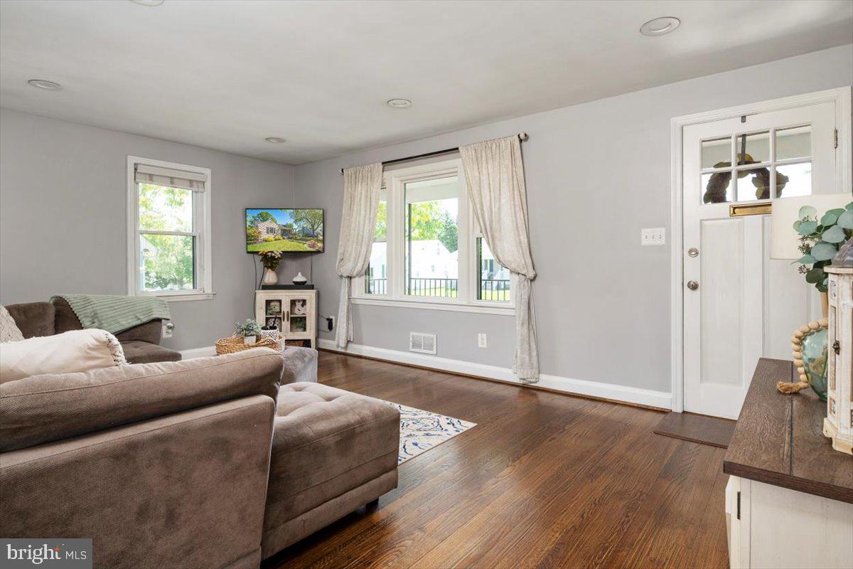 542 Cleveland Road Linthicum Heights, MD 21090 - Photo 6 of 39 Gallery Image 6