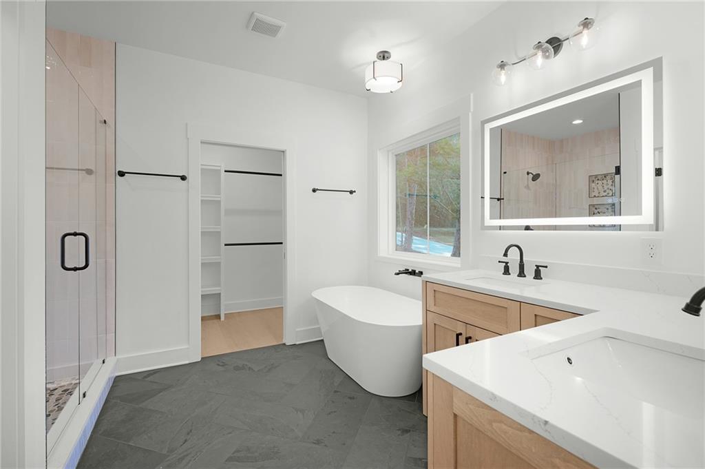 130 Cambridge Court Calhoun, GA 30701 - Photo 33 of 46 a bathroom with a tub sink toilet and mirror