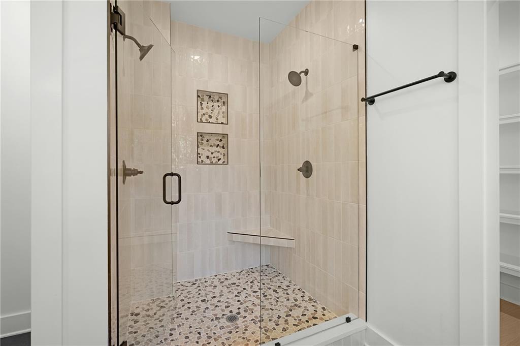 130 Cambridge Court Calhoun, GA 30701 - Photo 35 of 46 a bathroom with a shower