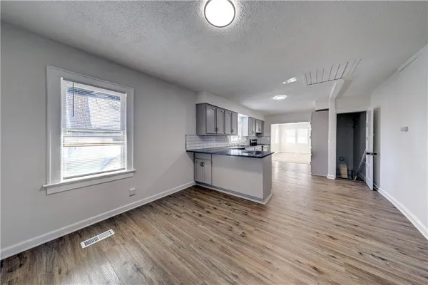 $224,950 | 718 East Gudgell Avenue, Independence, MO 64055