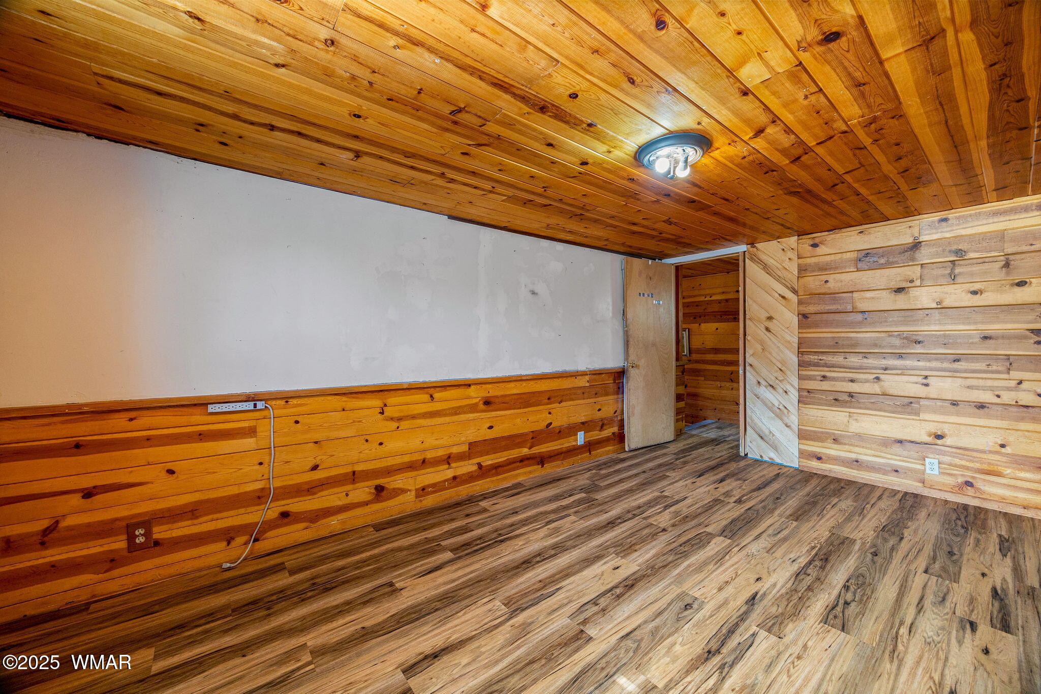 2933 Wildcat Trail Overgaard, AZ 85933 - Photo 23 of 44 a view of an empty room