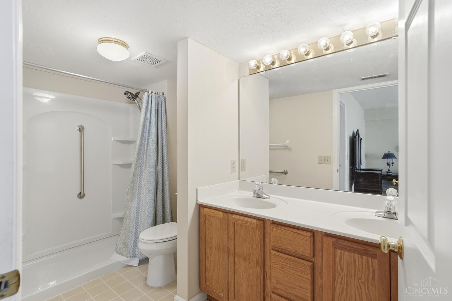843 Neeb Road, Unit 1 Cincinnati, OH 45233 - Photo 20 of 35
