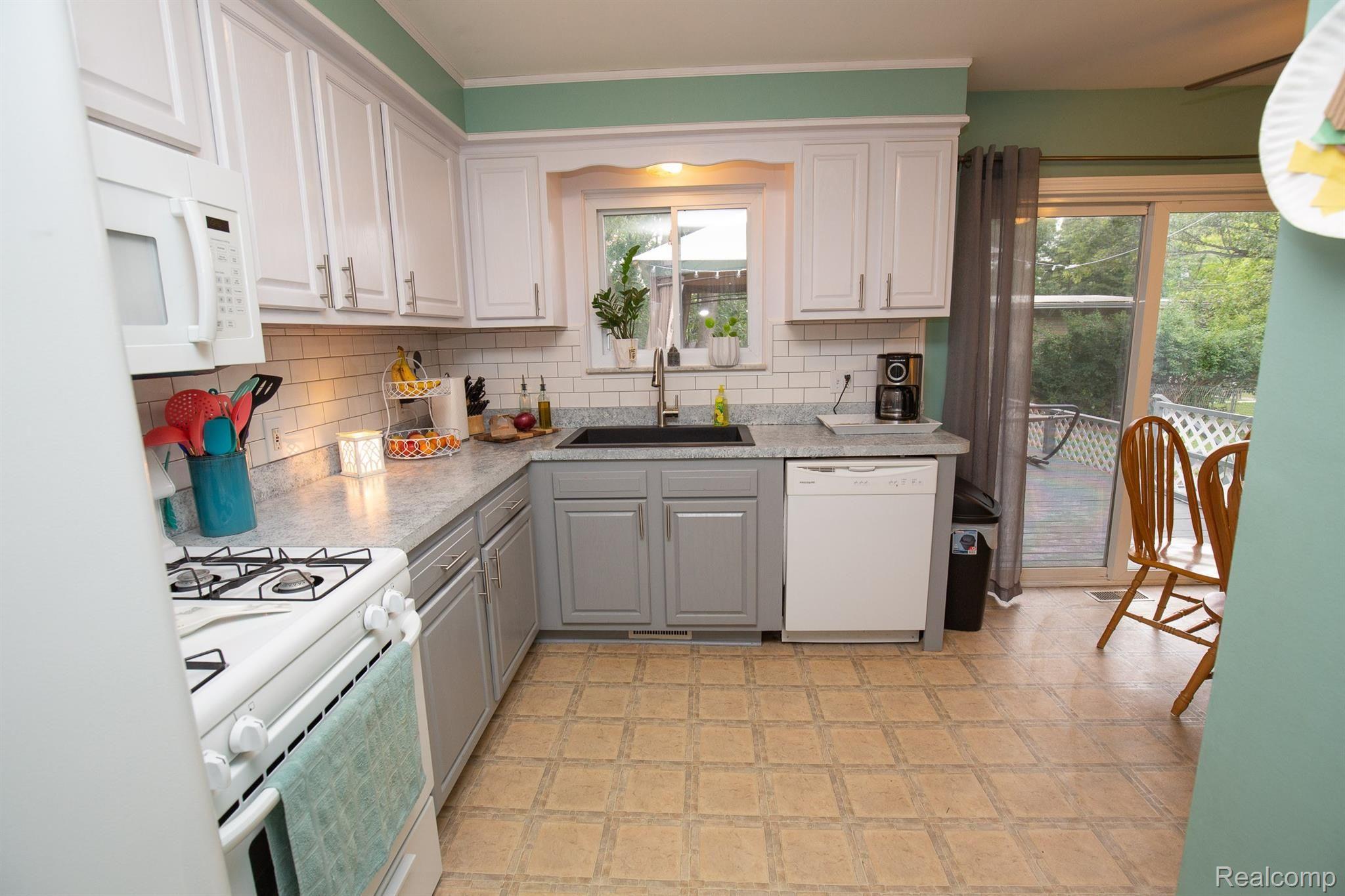 9565 Colgate Clarkston, MI 48348 - Photo 8 of 39 IMG_7968.jpg
