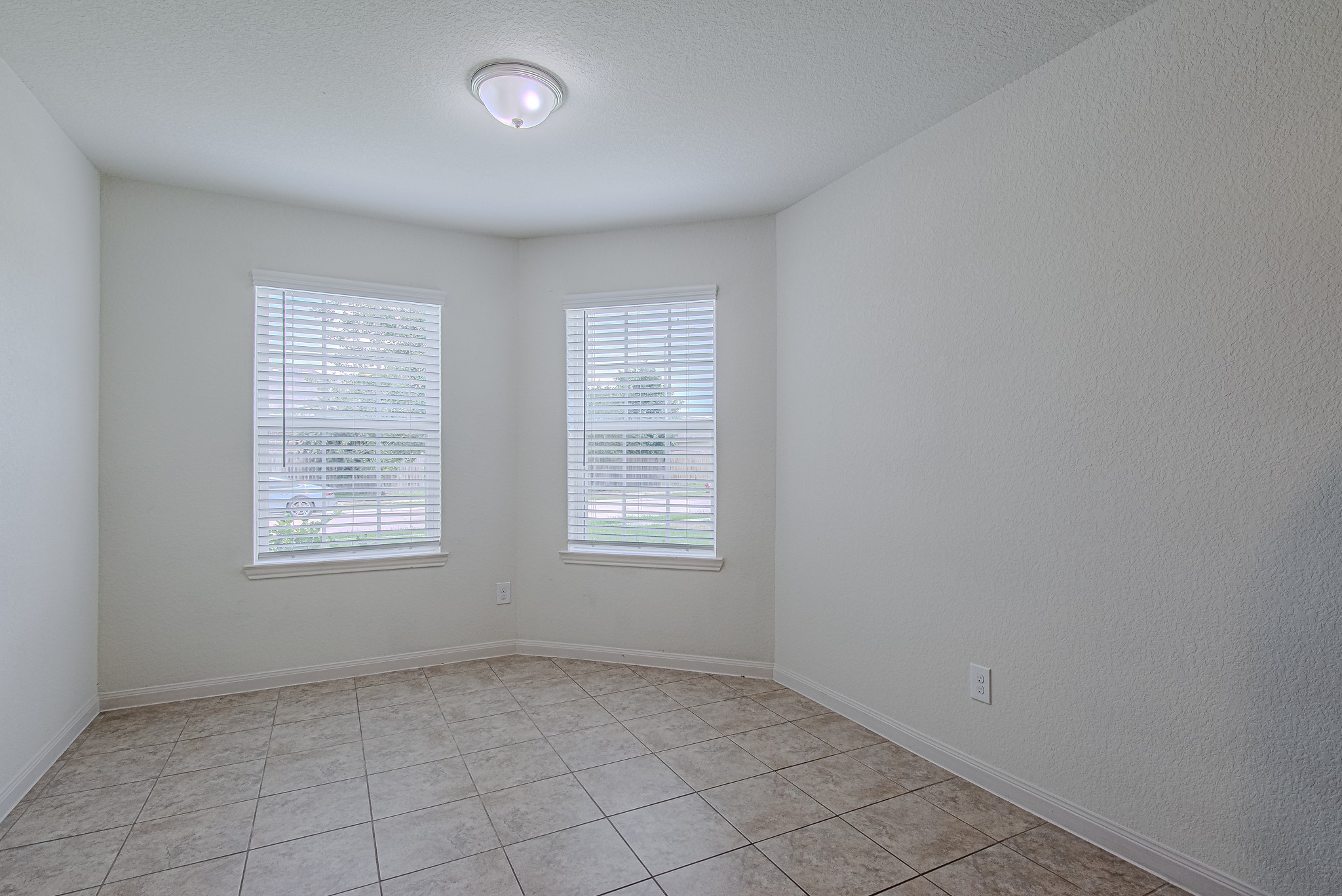 9522 Olive Stone Drive Rosharon, TX 77583 - Photo 14 of 29 an empty room with windows
