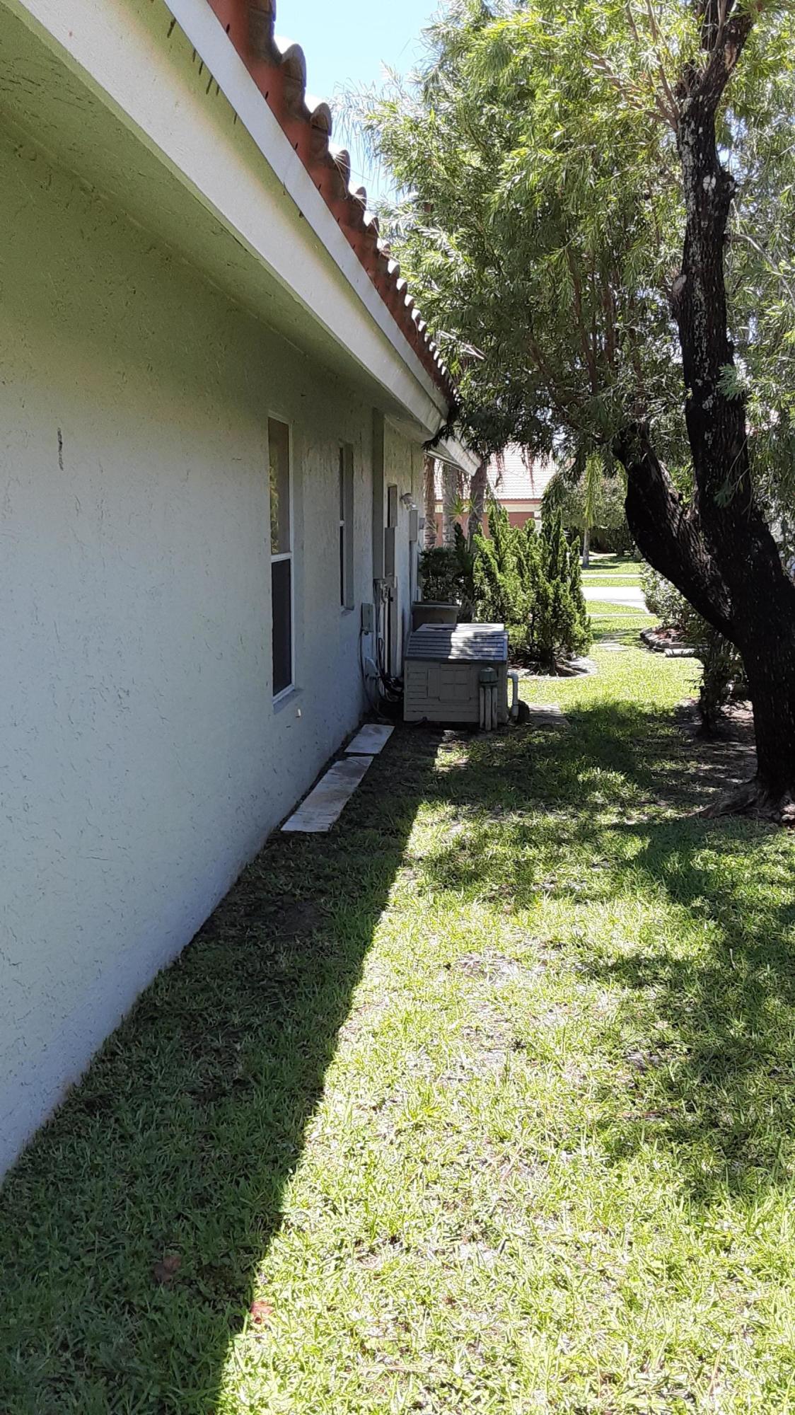 9573 Carousel Circle North Boca Raton, FL 33434 - Photo 30 of 42 side yard