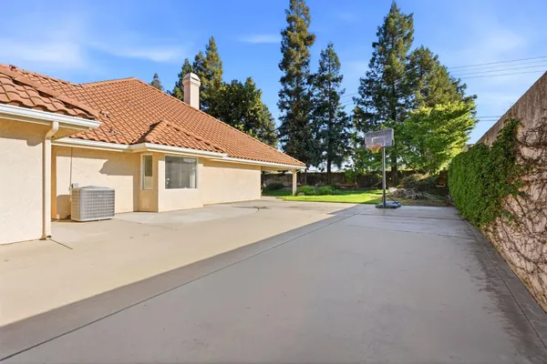 $875,000 | 3403 East Vassar Court, Visalia, CA 93292