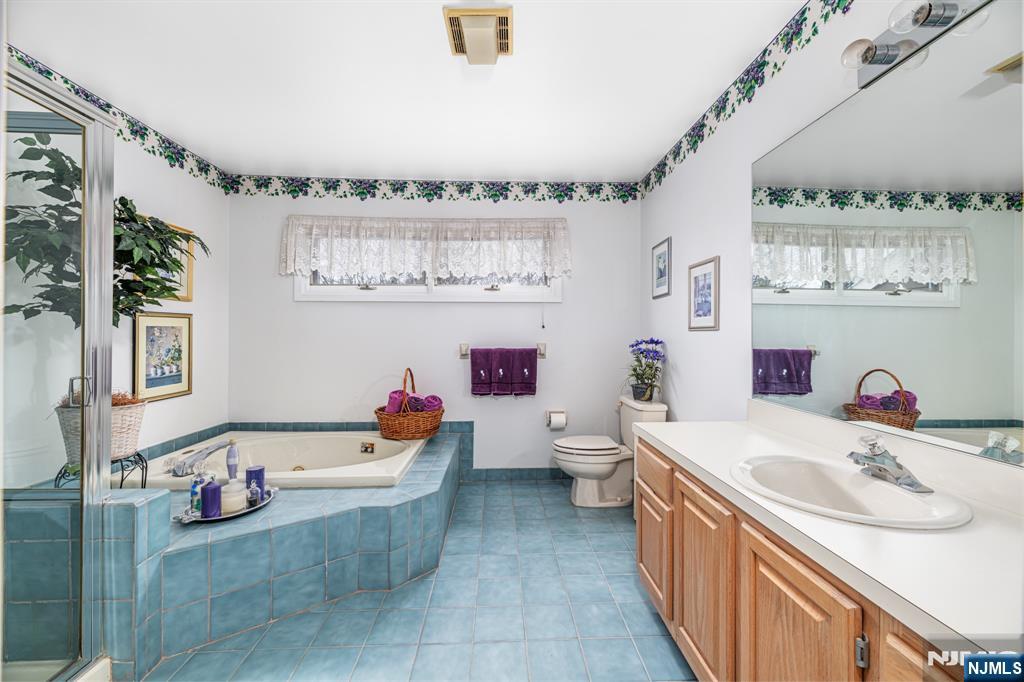 44 Mill Pond Road Little Falls, NJ 07424 - Photo 26 of 37 a bathroom with a sink toilet vanity and bathtub
