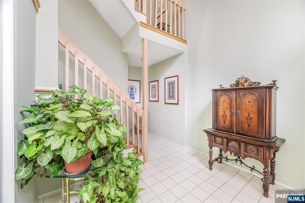 44 Mill Pond Road Little Falls, NJ 07424 - Photo 4 of 37 a vase of flowers sitting on a table